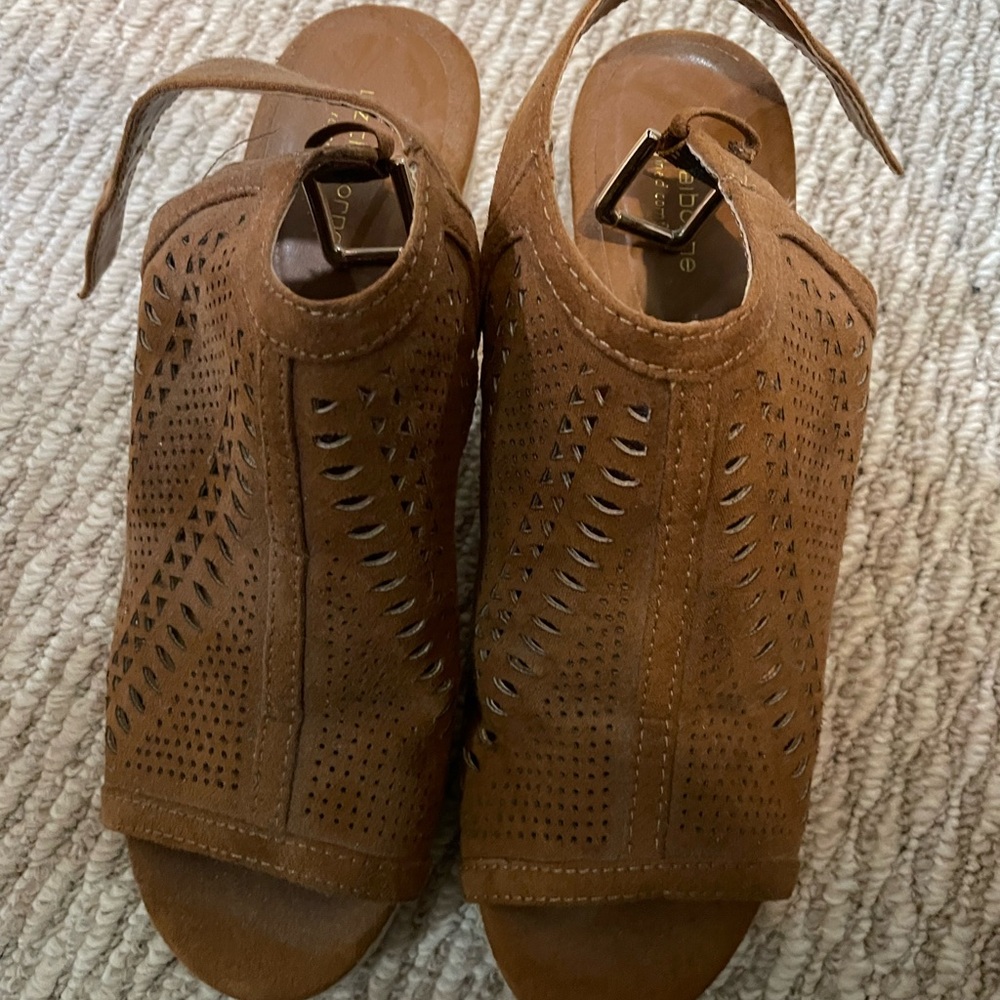 Women’s wedge sandals